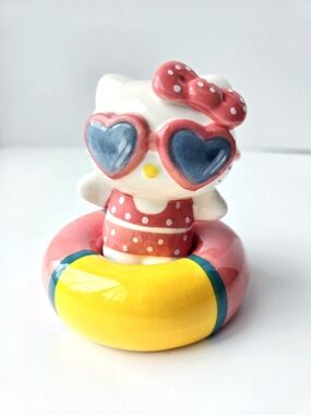 Sanrio Hello Kitty Pool Float Salt & Pepper Shaker Set 🏖😸 NIB